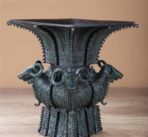 要么就像牛首玛瑙杯那样精致美丽,要么就像金缕玉衣一样贵重无比