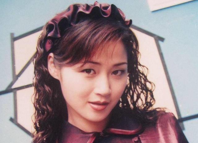 49岁万绮雯未p图仍少女感十足曾被甄子丹公开求婚却