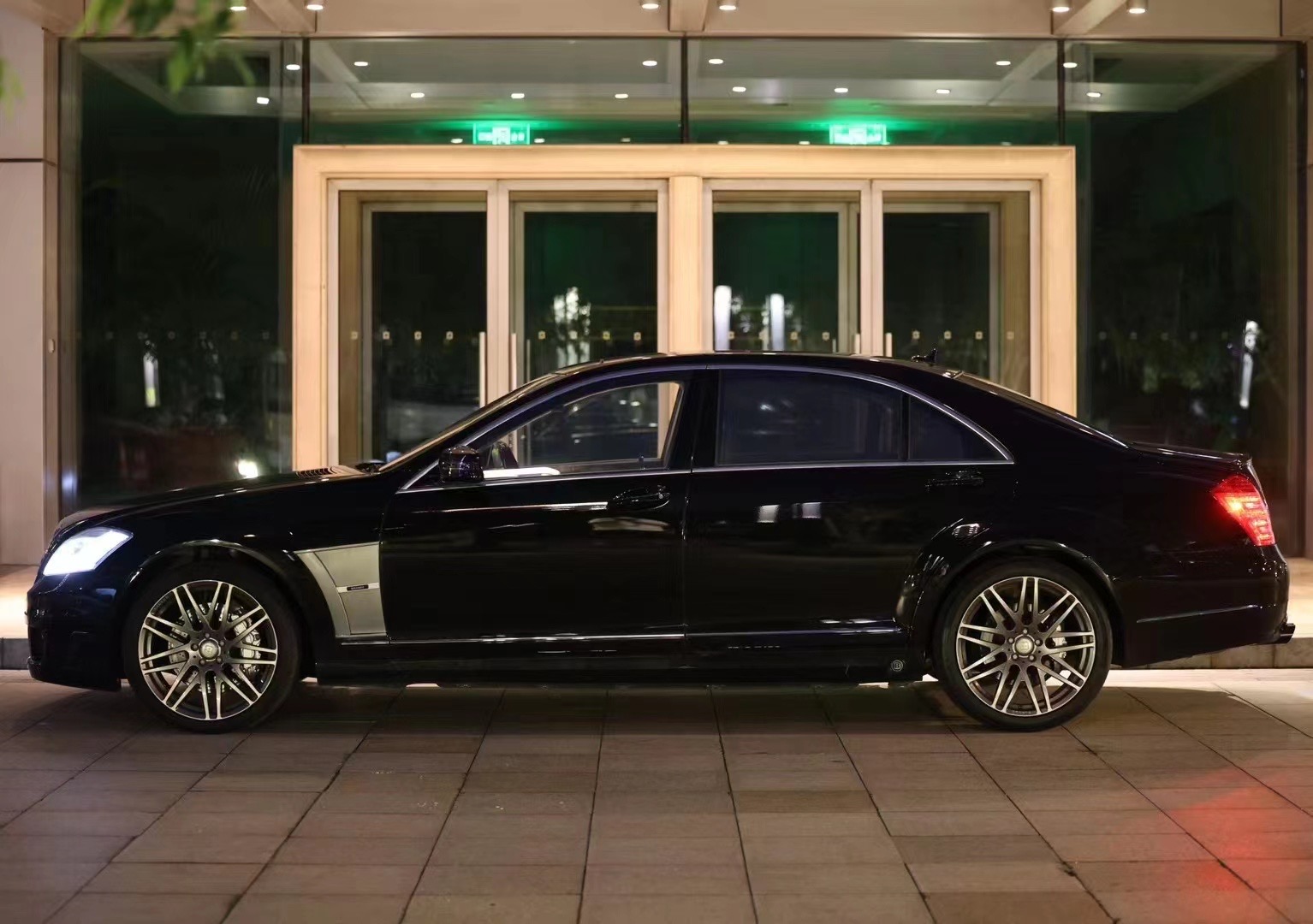 下期预告讲解宾利欧陆gt w12 激情粉/亚麻白 帝王蓝 2019年12月上牌