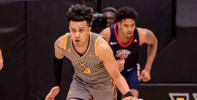 张镇麟有很大的差距,他当时所在的ncaa球队是全美倒数的,而且阿迪力并