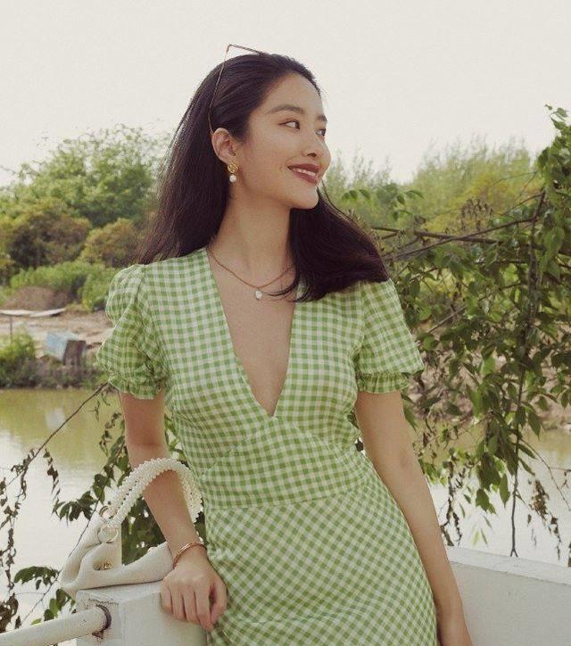 29岁杨采钰,面容惊艳身材有料,这位女神气质不俗_芳华_写真_很漂亮