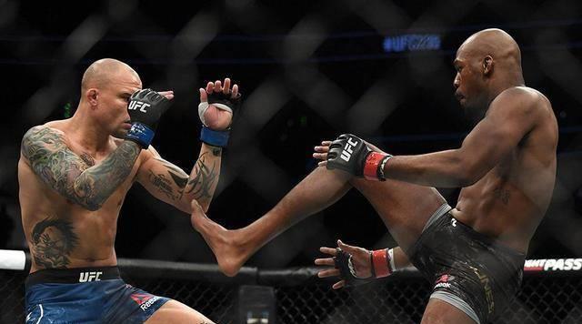 "狮心"安东尼史密斯质疑骨头琼斯的实力:他没有那么强_训练_技能_琼恩