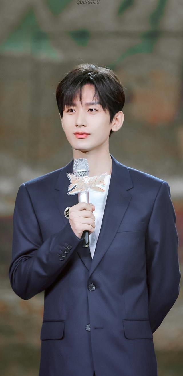 《天官赐福》官宣,谢怜是侯明昊,花城竟是小哥,粉丝:再续前缘_鹿晗_成
