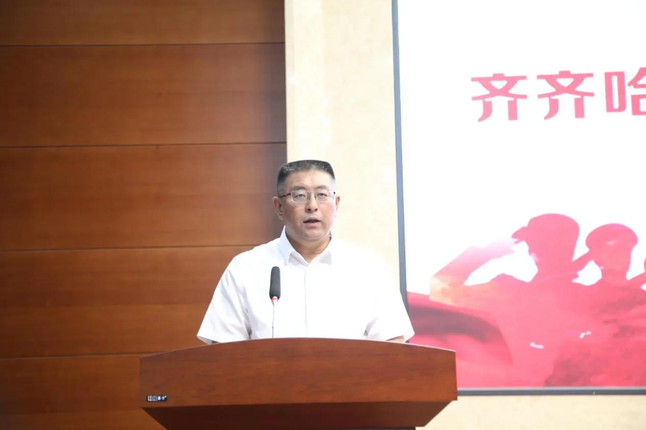 市军分区司令员韩铁平,齐齐哈尔市委常委,市军分区政治委员杜伟