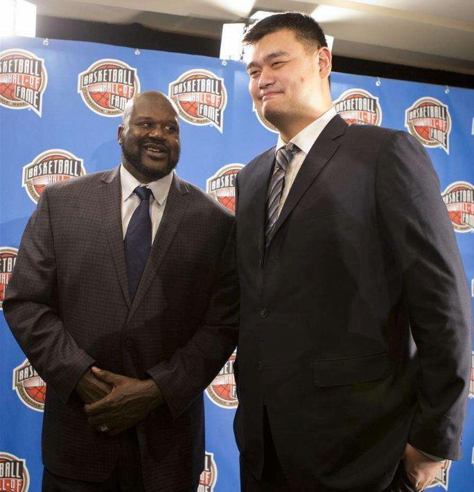 照片不会骗人,nba球员和姚明合影 全是弟弟级别 奥尼尔小鸟依人