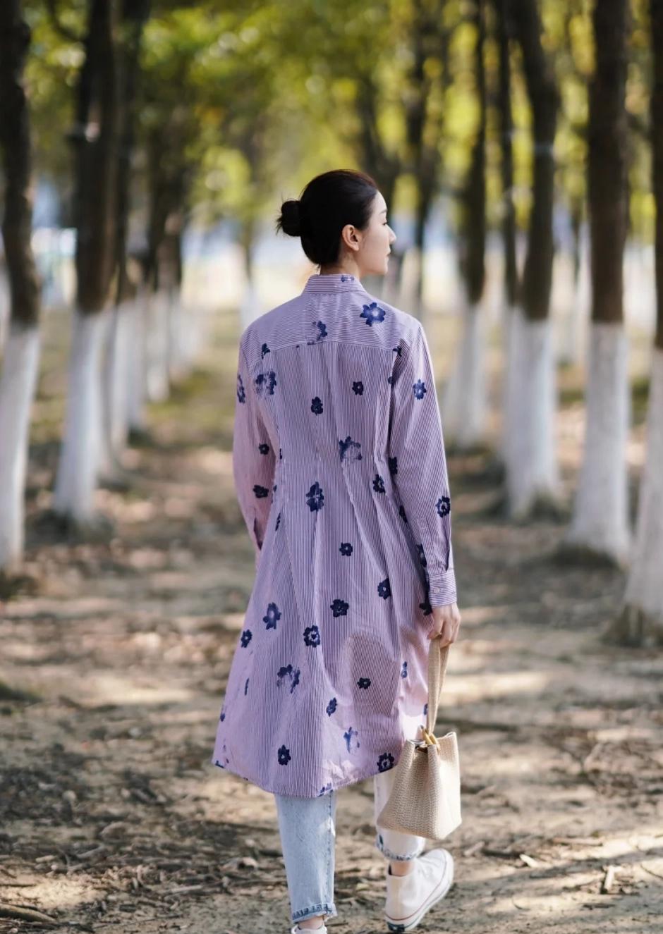 抹茶色上衣搭配棒球帽,阳光活泼,更显年轻活力_牛仔裤_颜色_问题