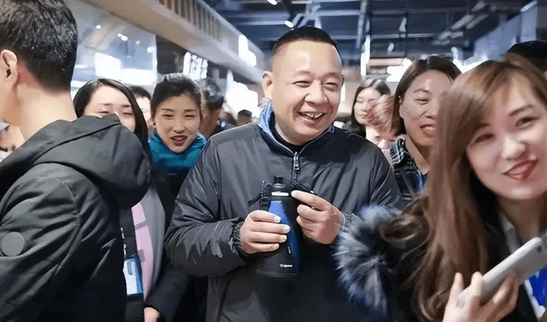 把95%的利润都分给员工的胖东来,又干了一件让员工暖心的事情_于东来