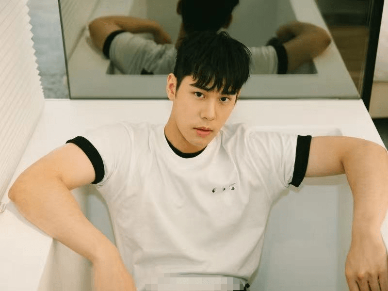 这次"恋情瓜"的男主角周予天,正是歌手周兴哲的哥哥,外表同样帅气出众