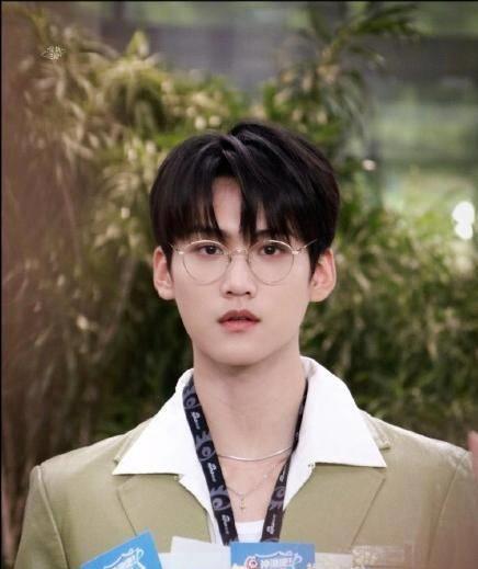 into1新榜单公布,力丸力压刘宇得第一,米卡后劲不足竟垫底_周柯宇