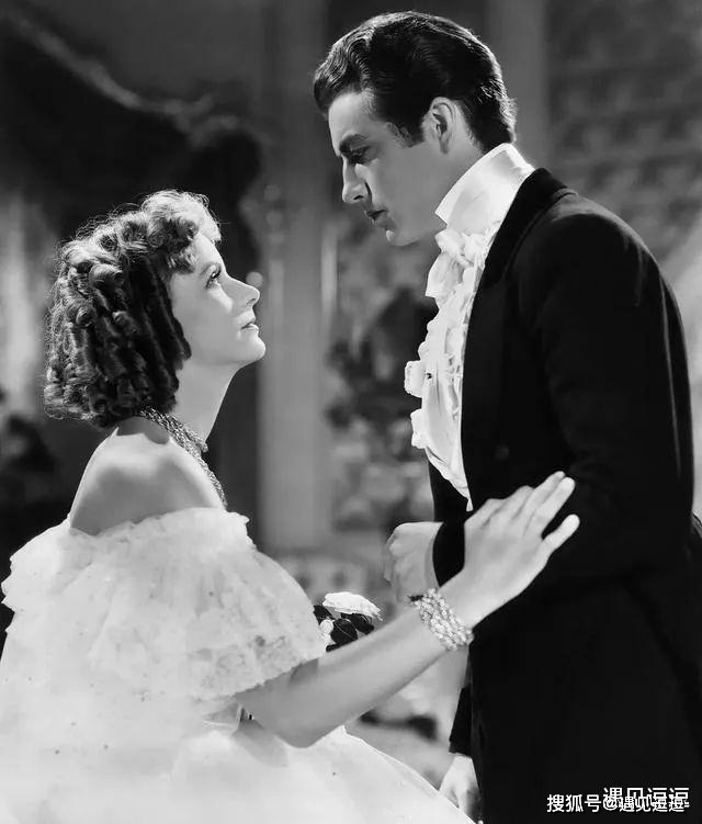 改编自小仲马创作长篇小说《茶花女》,同时,它也是第一部被引入中国的