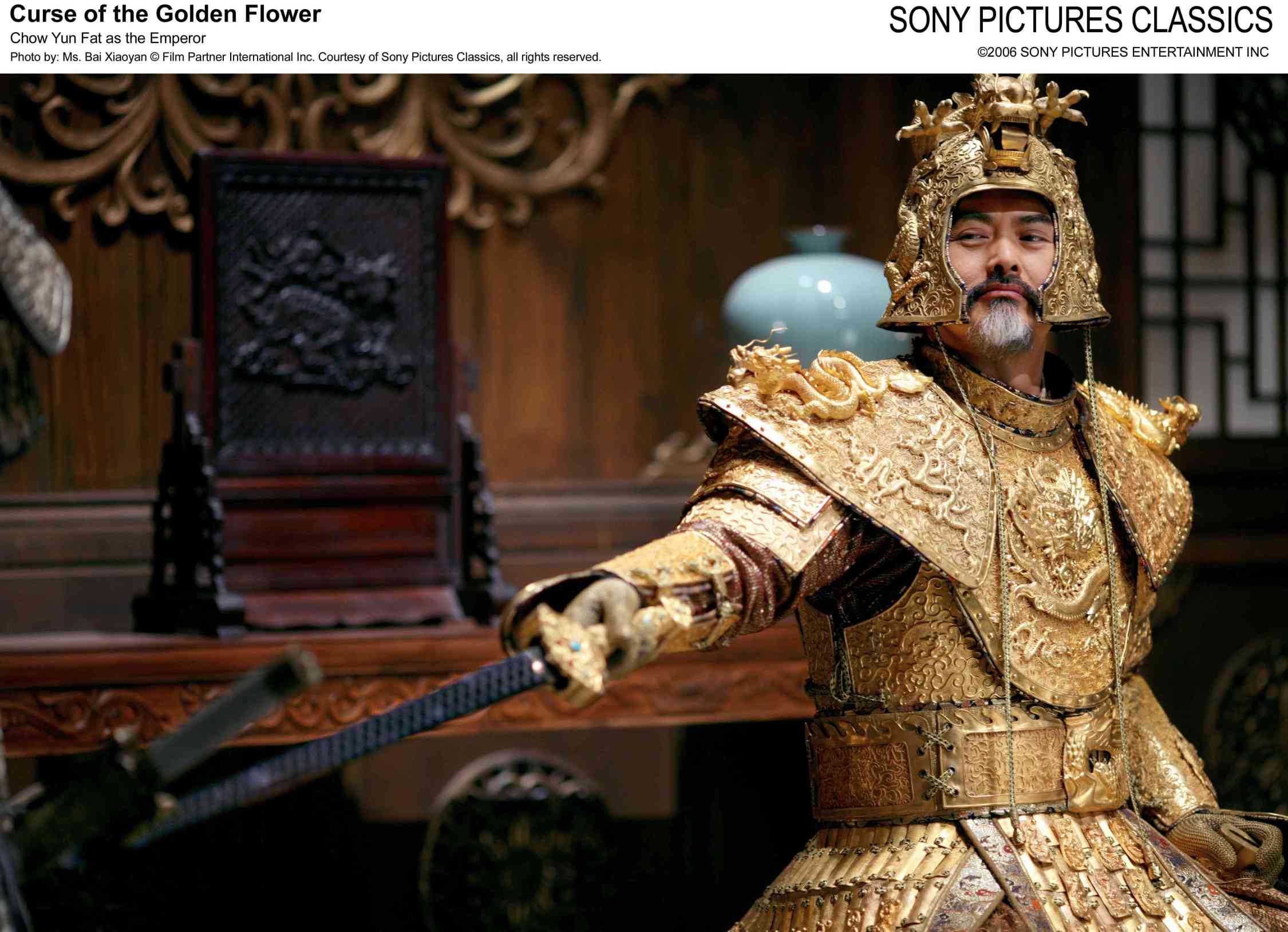 放言绝不用整容女星,一套龙袍就烧了125万港币_巩俐_张伟平_电影