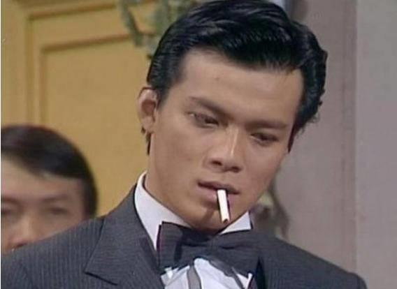 爱妻入魔黄日华,一代大侠,巅峰时为妻隐退_乔峰_周润发_妻子