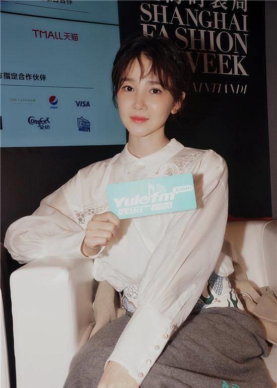 陈小纭首度分享行李箱小秘密,直言巨蟹座的女生也可以很独立_娱乐_晋