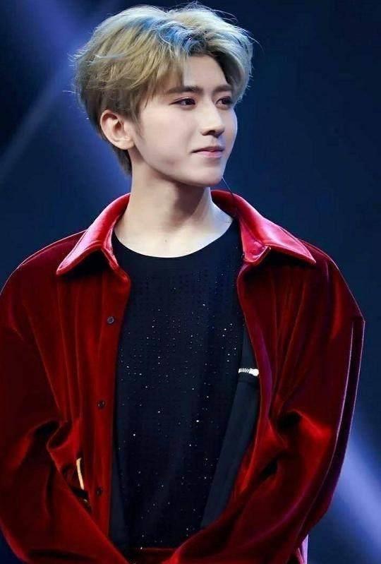 都知道蔡徐坤非常宠粉,以至于粉丝们对于他几乎都是死心塌地的追随,之