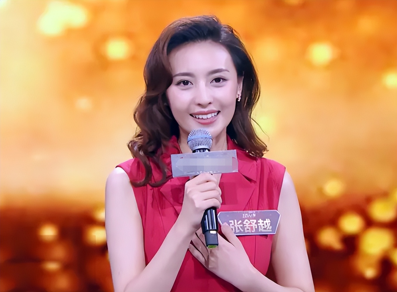 张舒越:从哈尔滨走出的央视美女主持人,男友在雾中迷路了_机会_实践