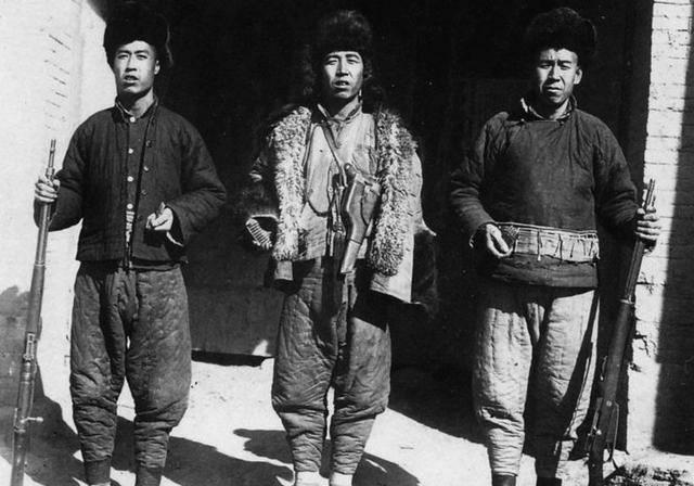 东北民间称之为"红胡子",曾经的名气不比"东北三宝"逊色_枪口_兄弟