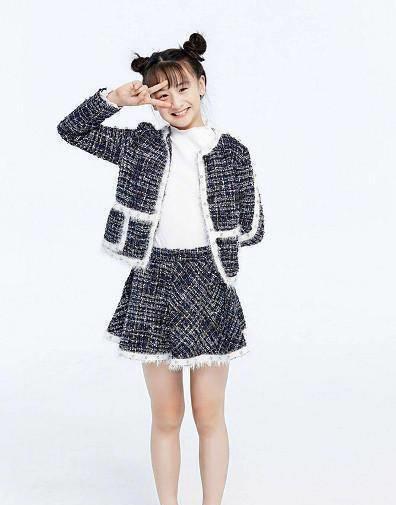 田亮晒一双儿女近照,网友:森碟的腿比田亮的长_叶一茜_小亮_模样