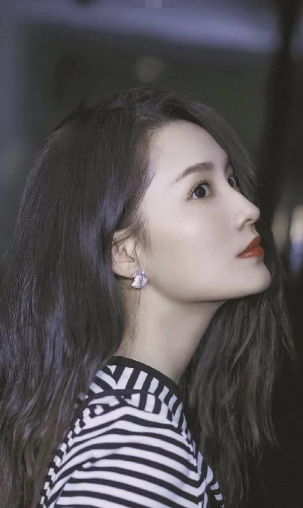 李沁工作室被怒怼,拿艺人黑白照做头像,《王牌》也不让上_节目组_造型