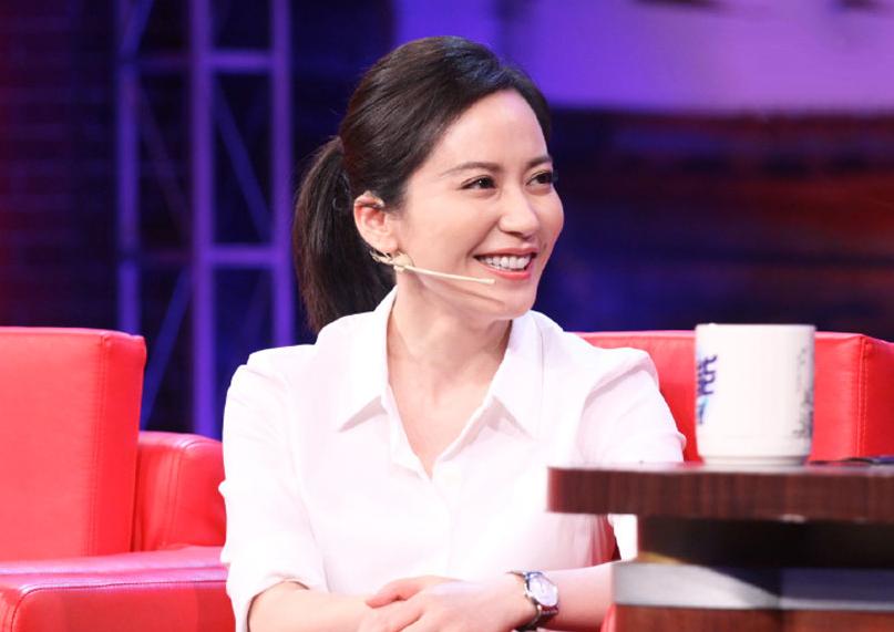 观众们也开始好奇她的感情生活,俞飞鸿曾做上过《金星秀》的红沙发,她