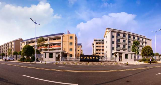 白沙实验学校2023年春季结业(毕业)典礼和教师期末总结大会纪实