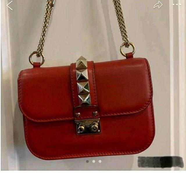 李湘另类炫富,开网店不赚钱只为清货屯更好,定价1元引网友疯抢_淘宝