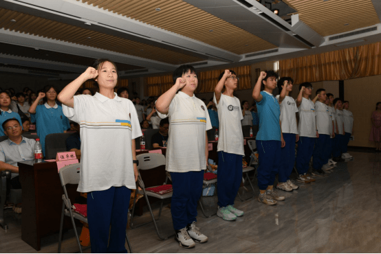 向云端 奔赴星辰大海——长沙财经学校2023届学生毕业典礼暨成人礼_带