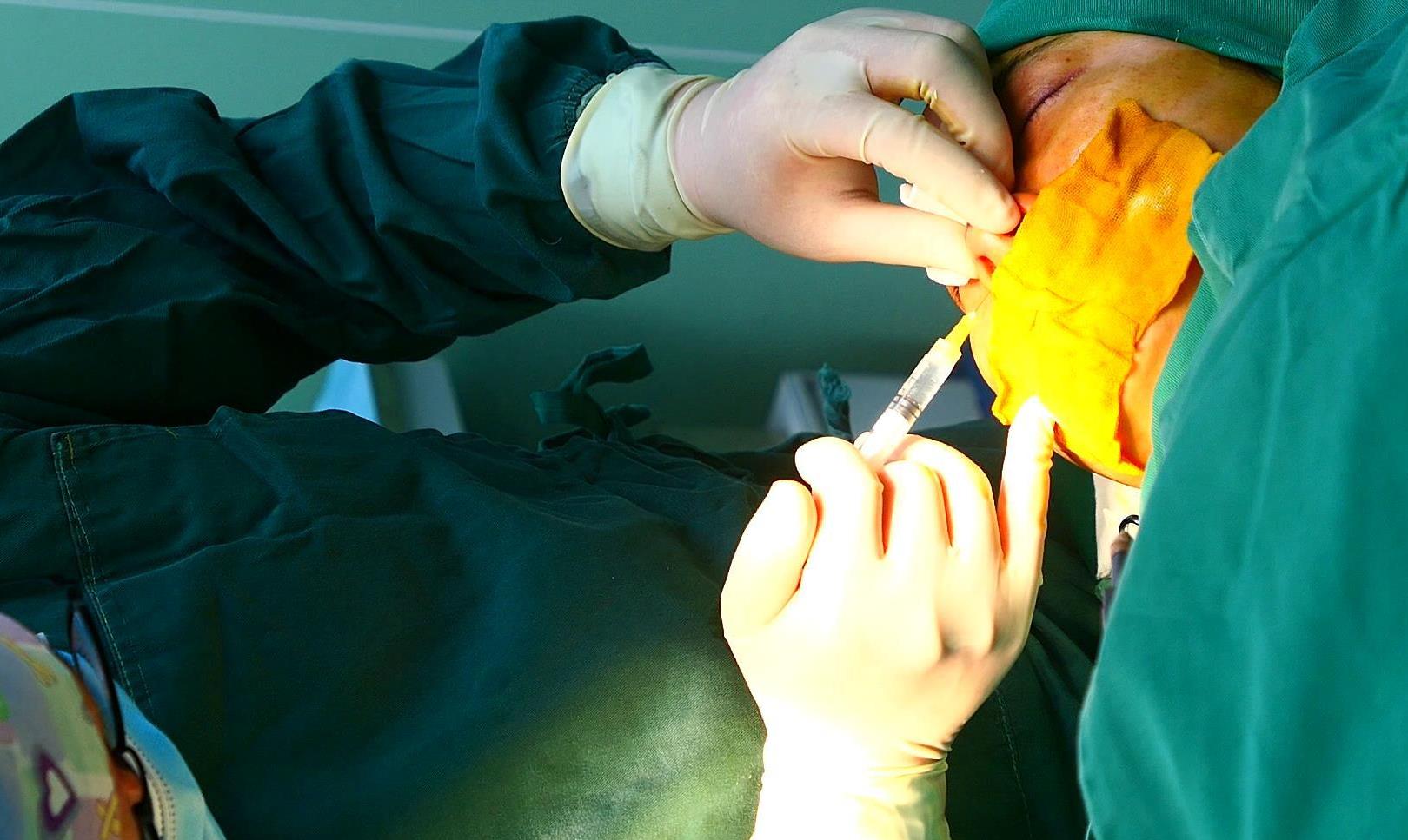 整形手术-鼻整形手术,局部麻醉还是全身麻醉哪个更安全?