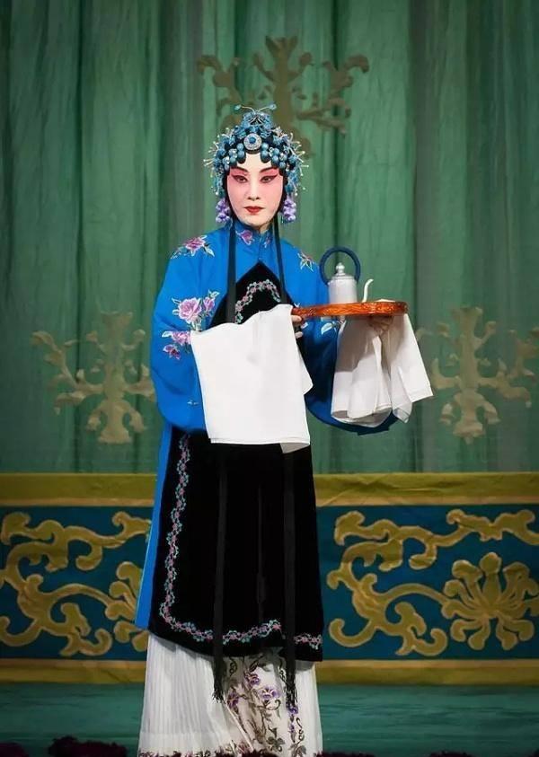 像著名的京剧演员张火丁,当今京剧界的"票房神话",有人说如今京剧界