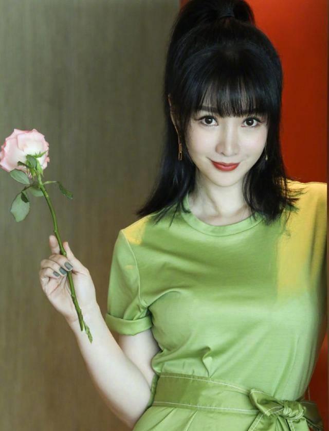 李晨加入"好看家族",柳岩称"晨哥",柳岩多了一个相亲对象?