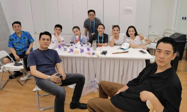 值得一提的是,李光洁和张翰或是同班同学,两平均毕业于中央戏剧学