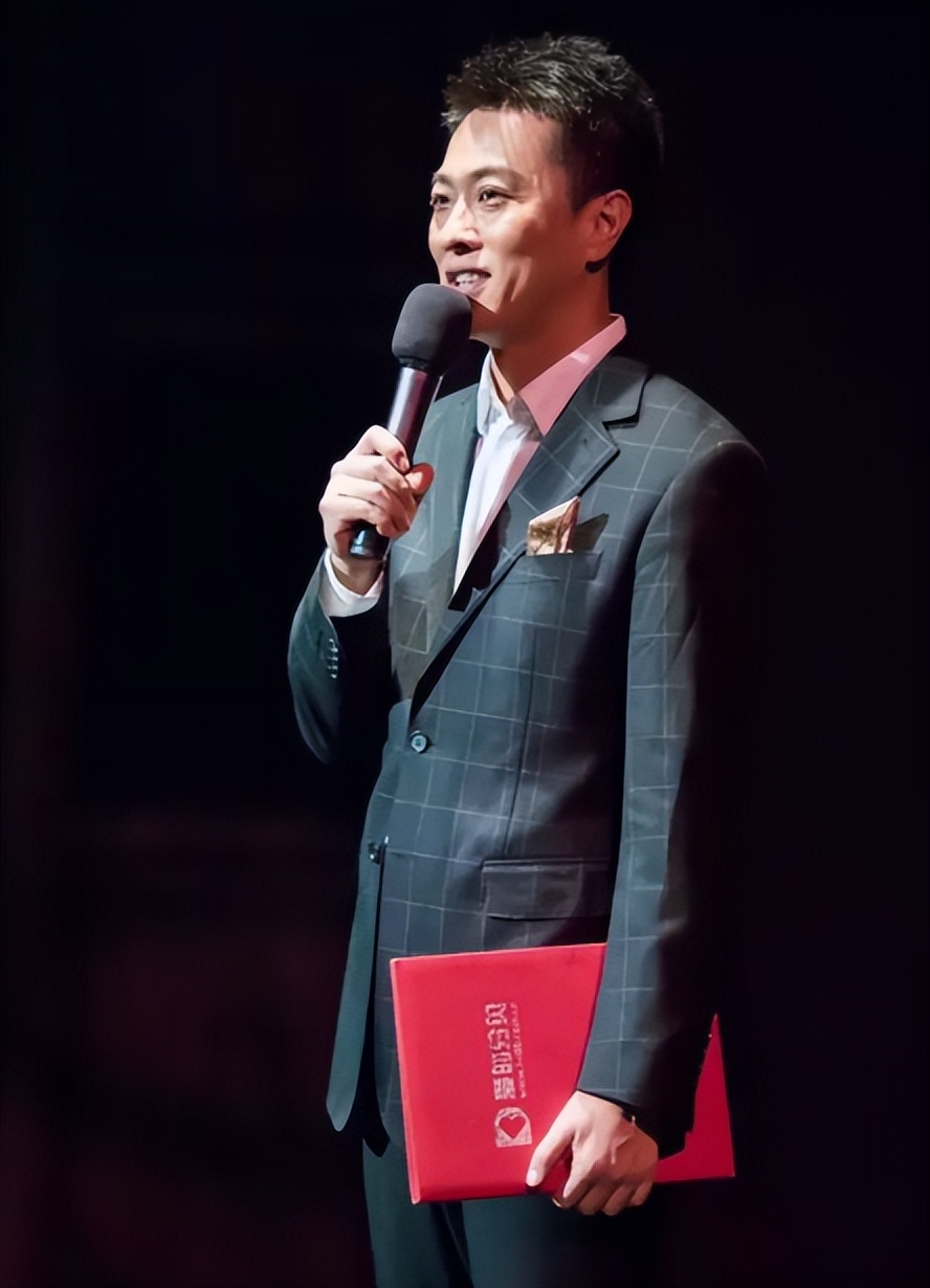 央视著名主播顾国宁:父亲病逝后他又离婚,人生与风霜共舞_表达能力