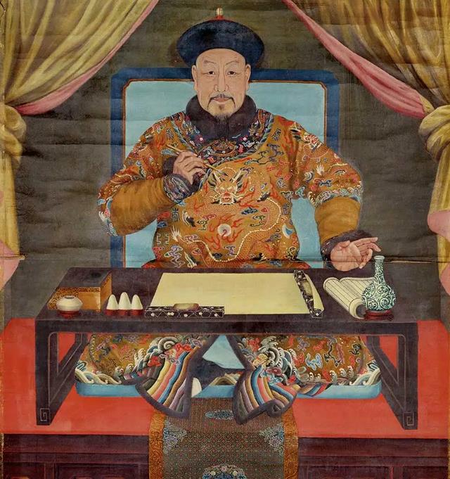 为何明朝皇帝对官员低三下四,清朝皇帝却好似祖宗,乾隆道出真相