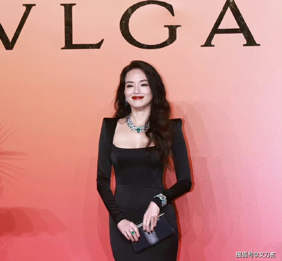 当初coach事件发生之后,刘雯就第一时间宣布了与之解约的消息