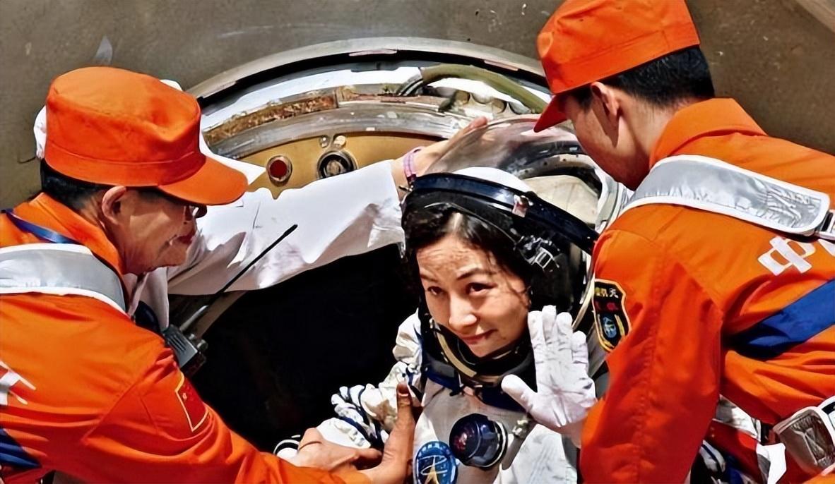 王亚平第二次太空授课图片