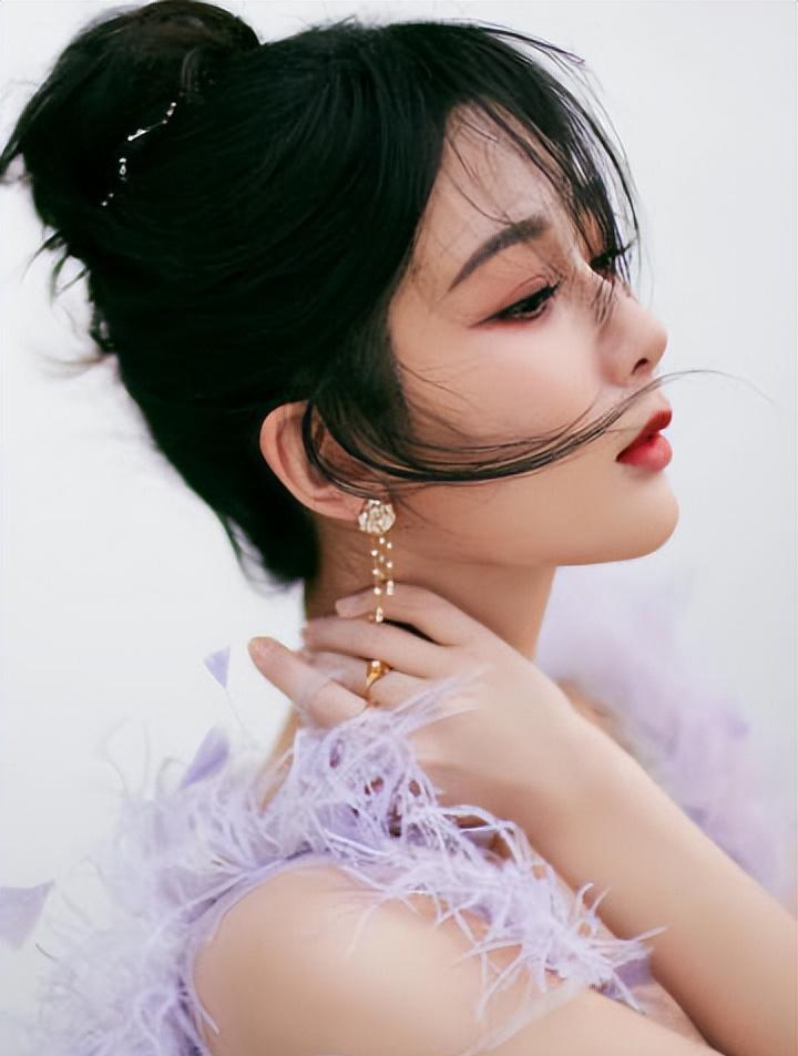 杨紫风格百变,新的努力,那种风格会让你眼前一亮,焕发新的魅力_连衣裙