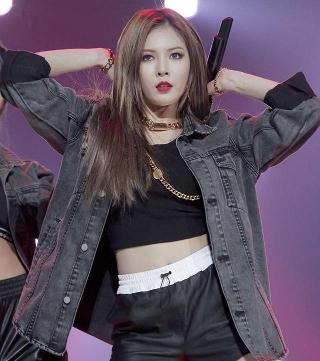 女团"露胃装",中韩女神蛮腰pk,程潇,裴秀智挤出小肚腩?