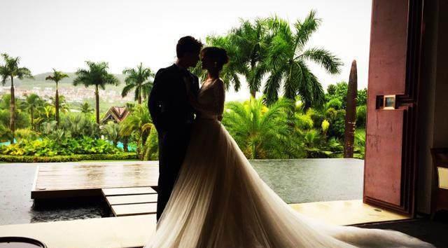 葛天爆性感婚纱照幸福喊话:甜甜的一天!_刘翔_网友_照片