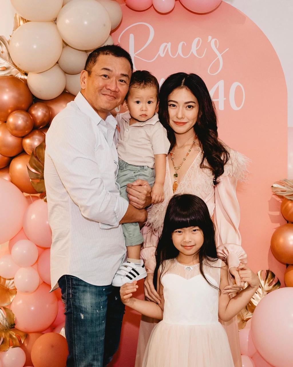 向佐前女友生完二胎封肚,和百亿富豪老公都是二婚,调侃孩子太多_黄婉