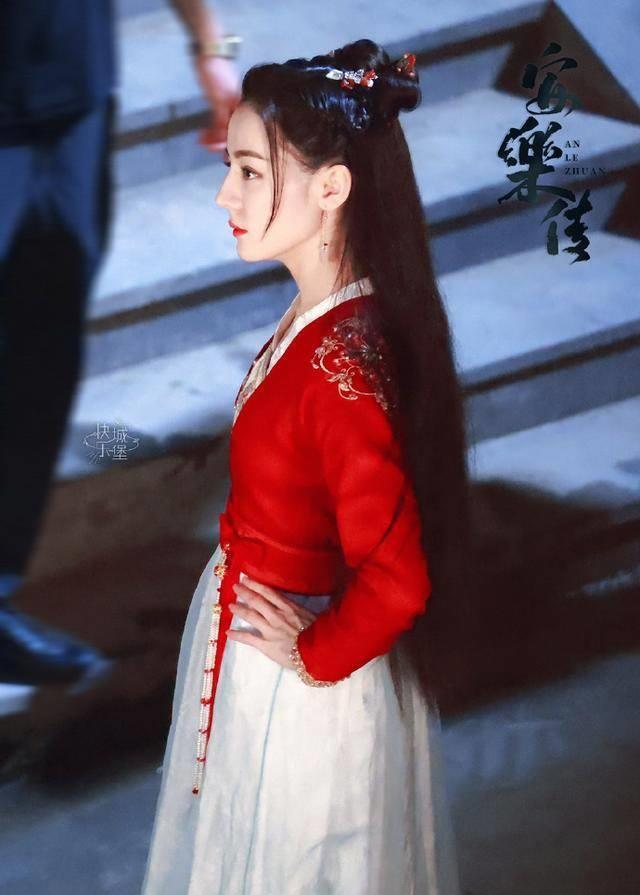 热巴新剧路透,白发造型"惊艳"网友,一举打破以往的所有质疑_迪丽热巴