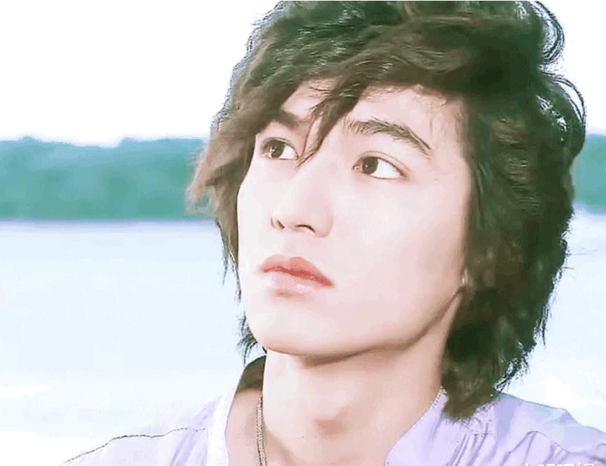 34岁李敏镐真老了,脸部浮肿发型显老,网友表示:好油腻_欧巴_韩系_状态