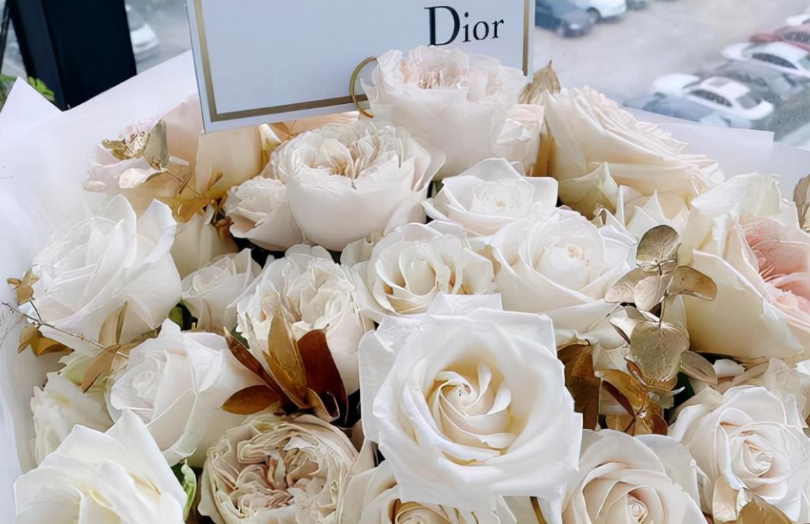 继风波后,小s低调在ins发文,感谢这一品牌并未跟她解约_发声_因为