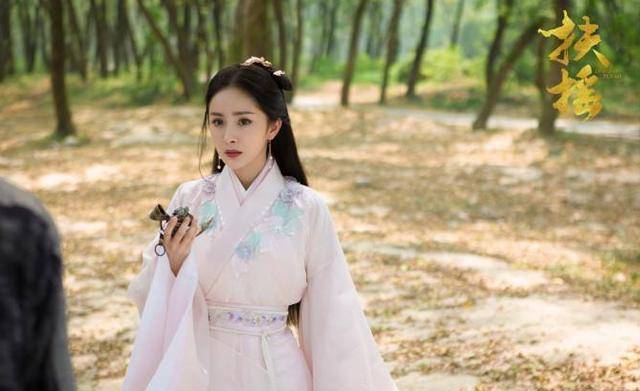 杨幂的新电视剧即将开播,《曾少年》搭档当红炸子鸡,十分期待了_邓伦