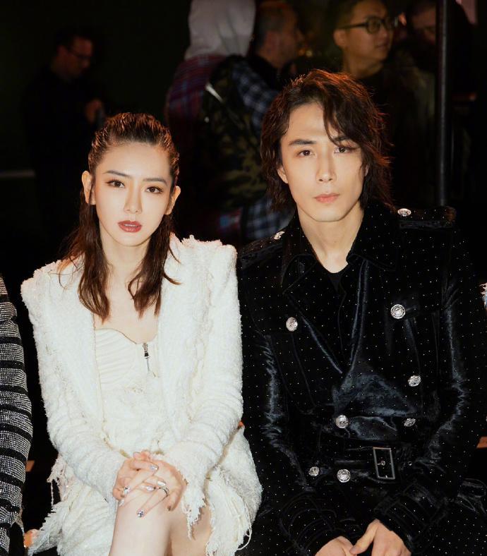 但两人各种暗地撒糖还是露出了端倪,2013年李承铉参加《星跳水立方》