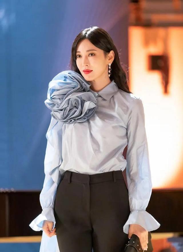 在丈夫面前娇羞的金素妍﹀﹀