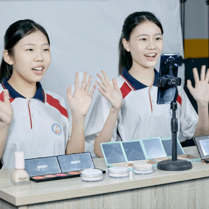 佛山市现代商贸技工学校_佛山学化妆学校_形象设计专业