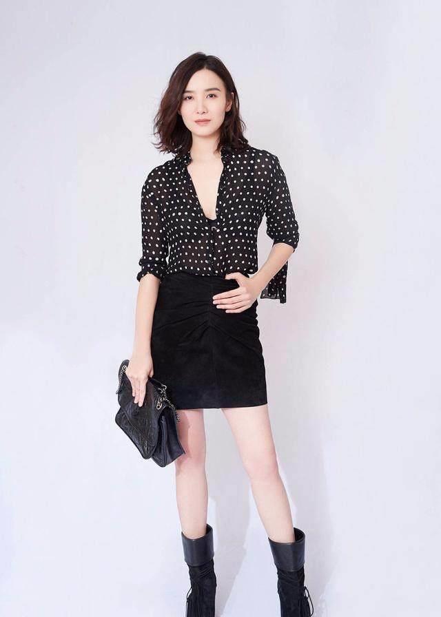 宋佳作为时尚博主,衣品和身材几乎都完美得无可挑剔!