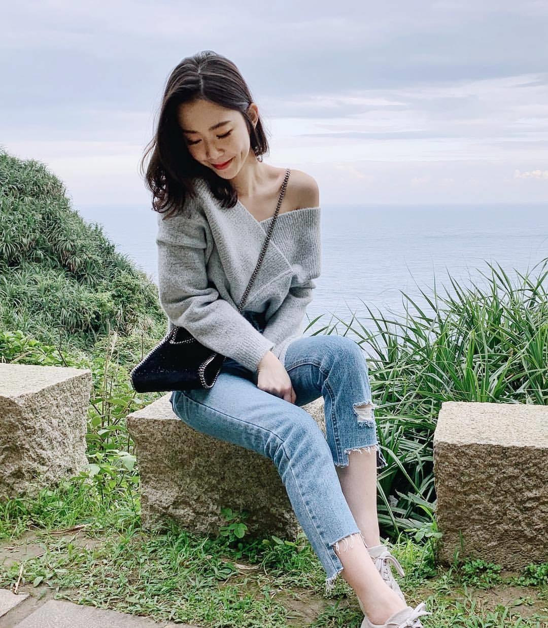 她是毕业于辅仁大学的美女,曾有校花之称,被誉为「辅大张景岚」有一位