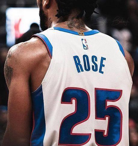 伤了,罗斯还是拼到伤退,表情痛苦倒地!又是膝盖?_活塞_伤病_比赛