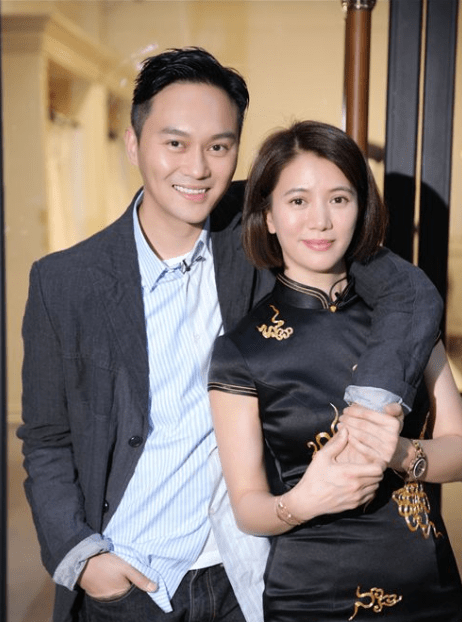 袁咏仪发照片为老公庆生,素颜美成少女,张智霖却被调侃像假人?
