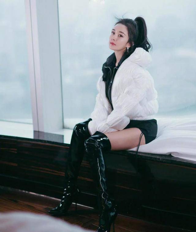 杨幂带火了一种新穿法,叫"上面过冬,下面过夏",明星都跟风!